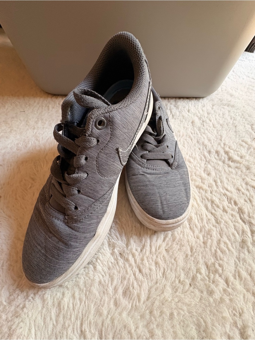 Nike gray skate shoe